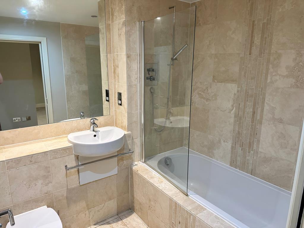 Lot: 3 - TWO-BEDROOM FLAT IN CENTRAL BEXHILL-ON-SEA -
